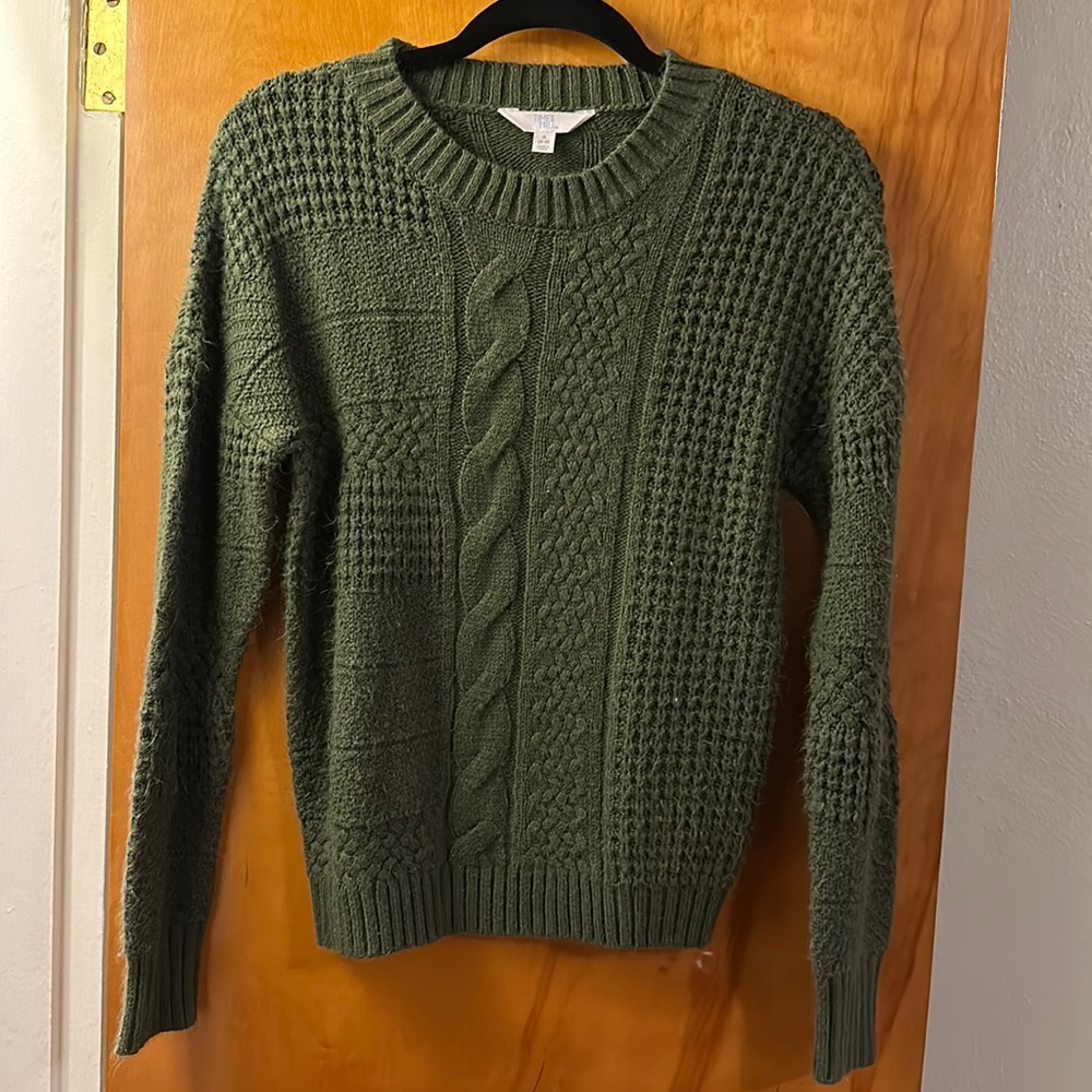Hunter green cable knit sweater size small